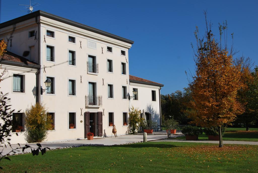 Hotel Villa Dei Carpini Одерцо Экстерьер фото