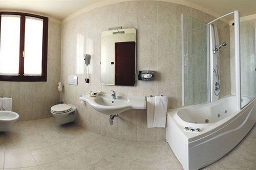 Hotel Villa Dei Carpini Одерцо Экстерьер фото