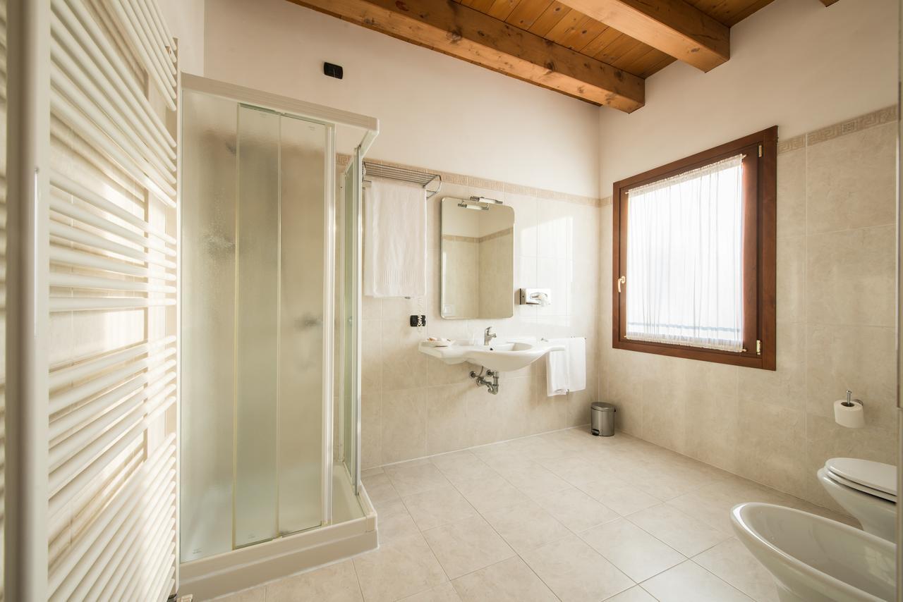 Hotel Villa Dei Carpini Одерцо Экстерьер фото