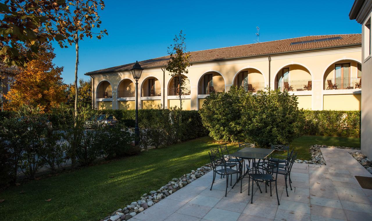 Hotel Villa Dei Carpini Одерцо Экстерьер фото