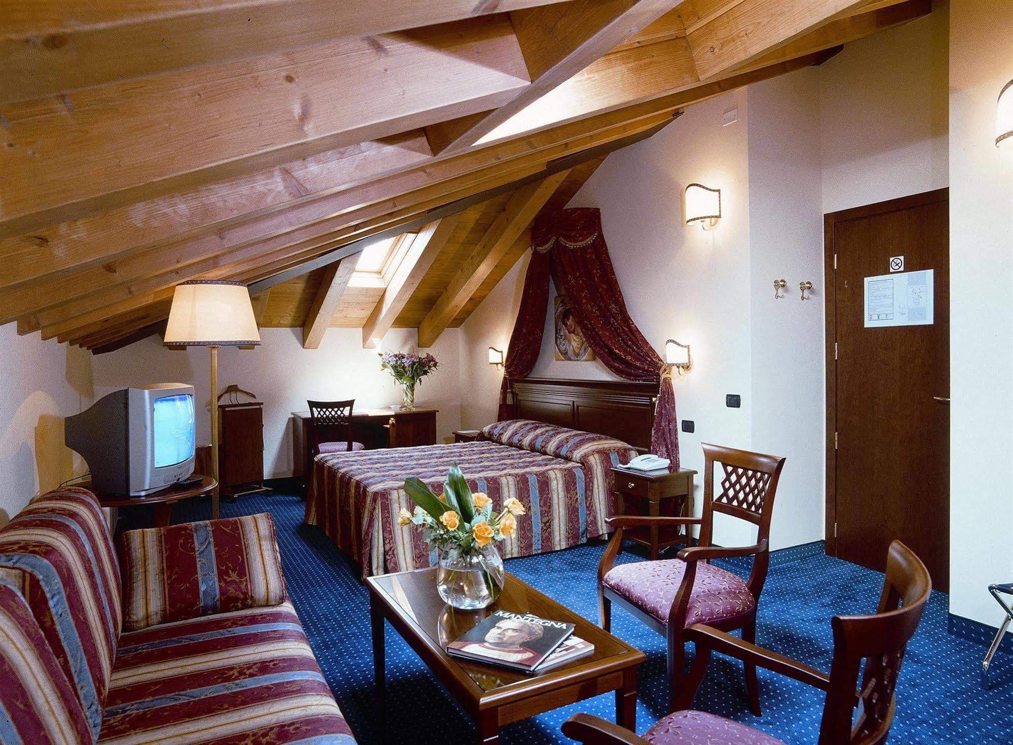 Hotel Villa Dei Carpini Одерцо Экстерьер фото