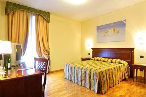 Hotel Villa Dei Carpini Одерцо Экстерьер фото